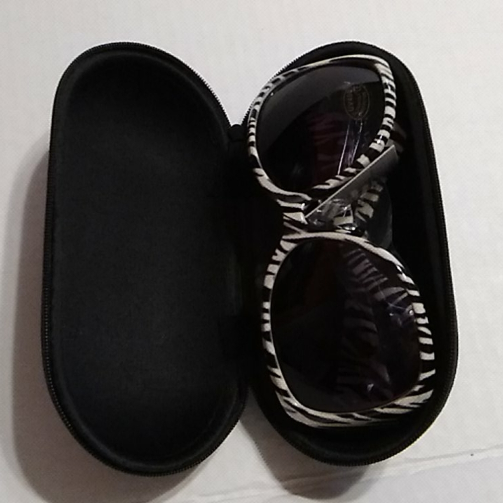 Nwt Black & White Sunglasses & Case - Picture 10 of 10